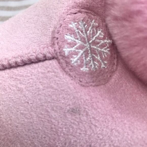NEW Faux Fur Fuzzy Pink Slippers - Picture 10 of 10